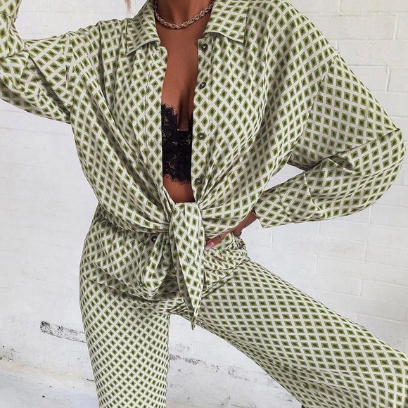 Contemporary Button down Shirt & Wide Leg Pants - Picture 4 of 5